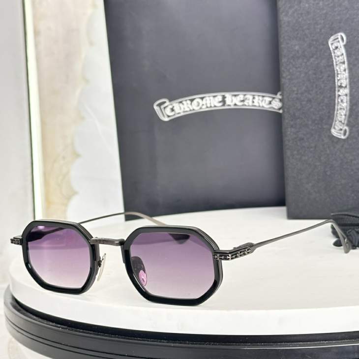 Picture of Chrome Hearts Sunglasses _SKUfw77120545fw
